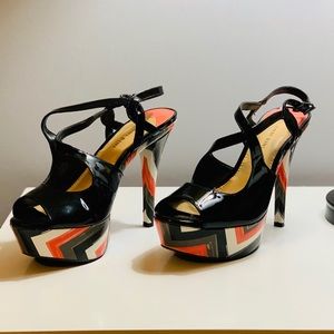 Gianni Bini Chevron Coral/Grey/Black Platform heel